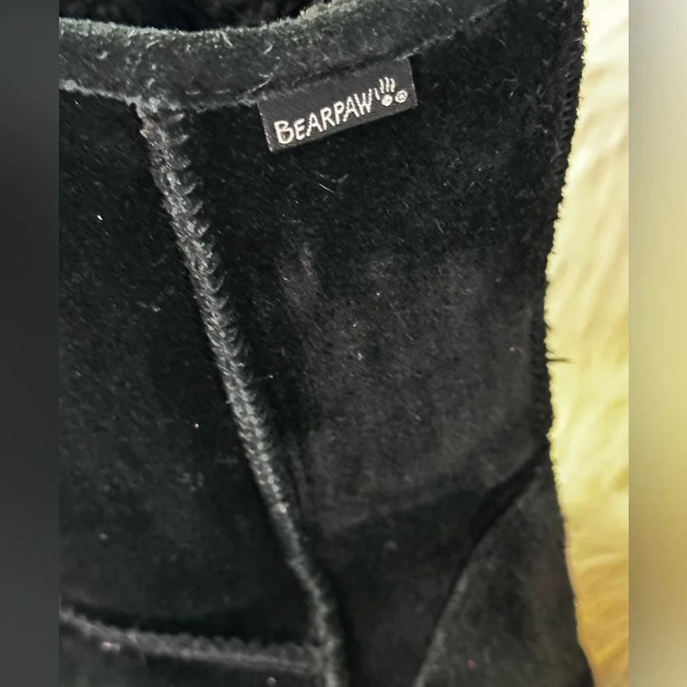 EUC‎ Bearpaw Youth Black Suede Boots Size 4